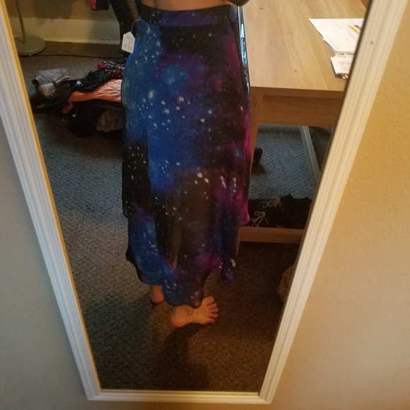 Asymmetrical skirt - Picture 2 of 3